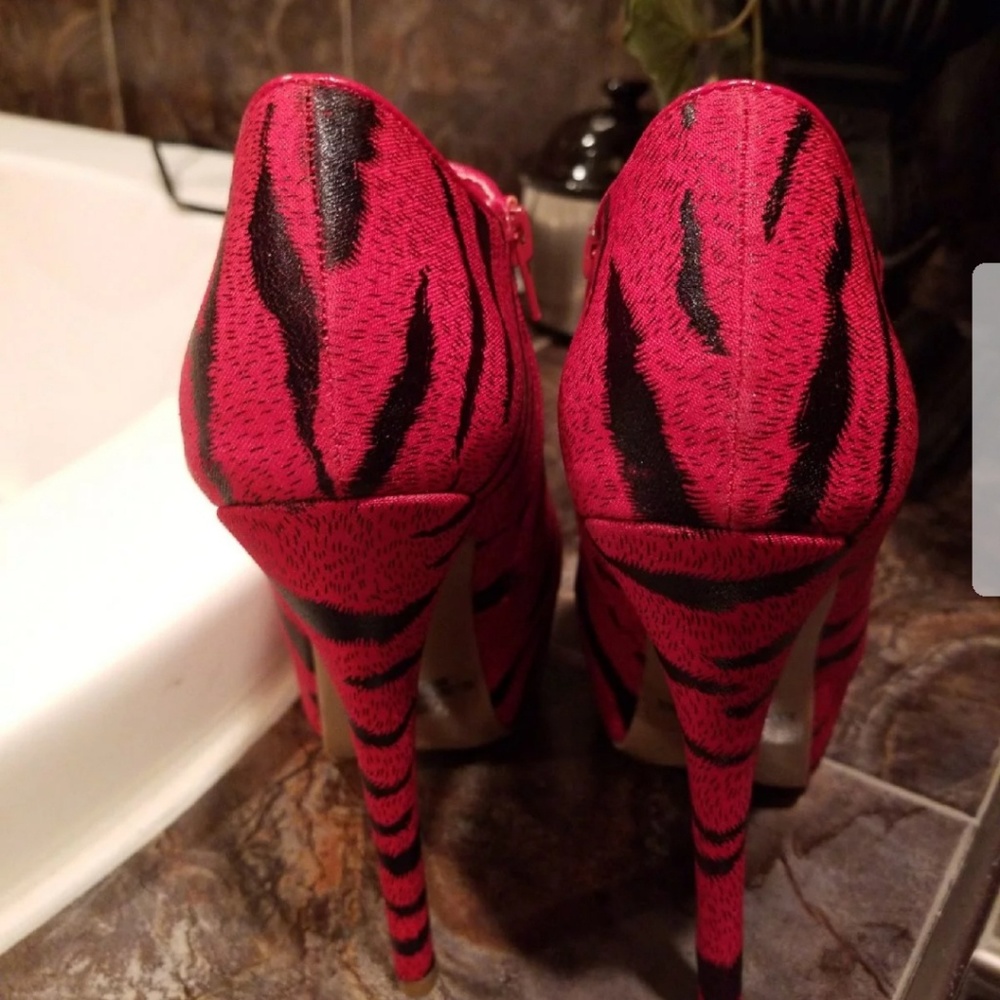 Red booties - Picture 2 of 5
